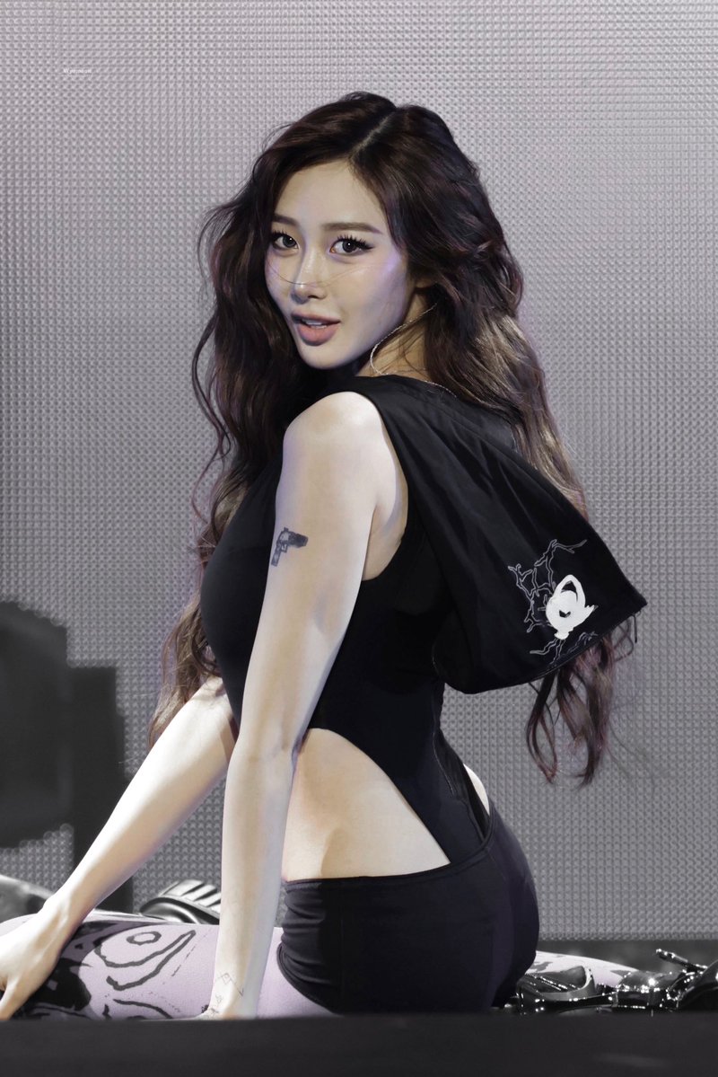 wbbinie_'s tweet photo. hypnotized https://t.co/xZfRuf48SK