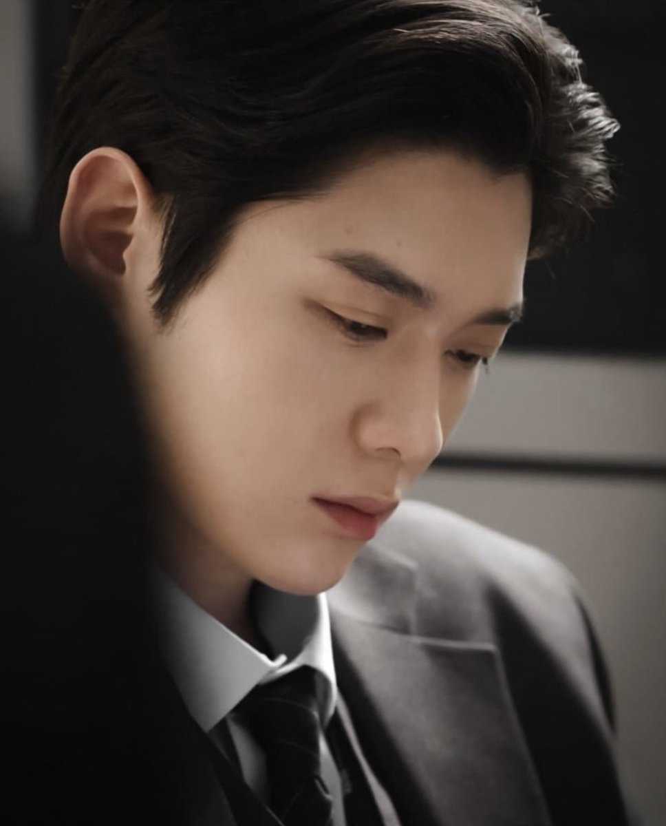 kys_vnf's tweet photo. Khi nào CTV top 2 trong lòng là ngày đó Yoon Sik đã đi 1 bước tiến xa rồi đó, mnf ngày đó nhé 🩵

KIM YOON SIK PARIS FASHION WEEK

#KIMYOONSIKPFWSS27
#YoonSikinParis https://t.co/1sxYsAXtv1