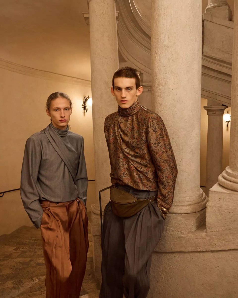 DAMAN_Magazine's tweet photo. Subversive romance, forged in Roman ateliers. Step inside the universe of Valentino FW26

Read more 
https://t.co/LPMCU7hnFW https://t.co/SFpTAhptRp