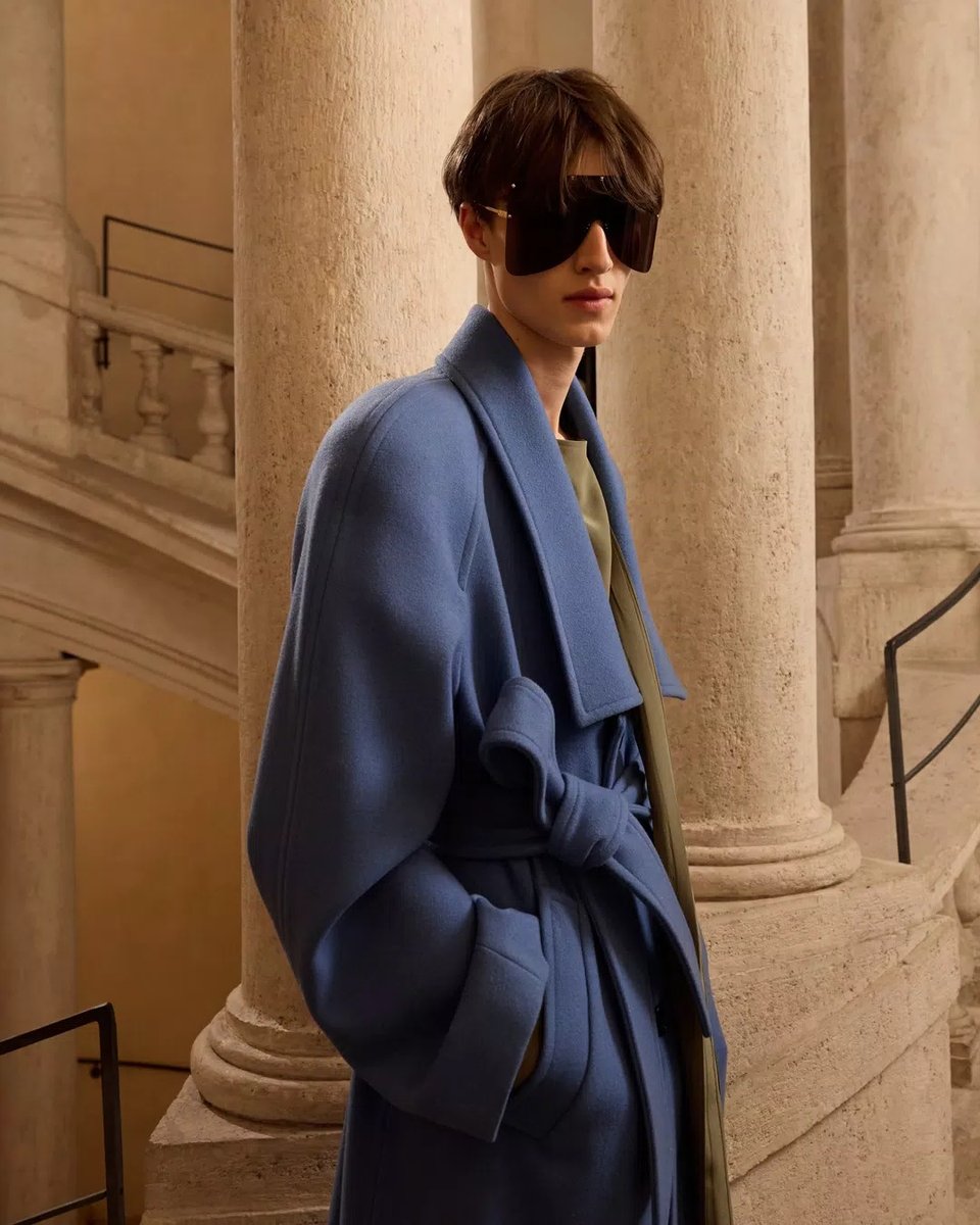 DAMAN_Magazine's tweet photo. Subversive romance, forged in Roman ateliers. Step inside the universe of Valentino FW26

Read more 
https://t.co/LPMCU7hnFW https://t.co/SFpTAhptRp