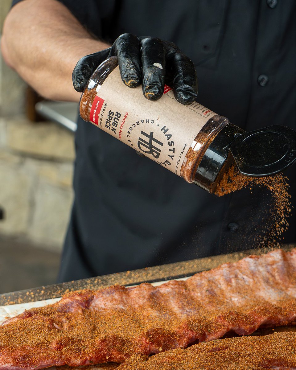 hastybakegrills's tweet photo. There’s always one bottle that ends up living next to the grill.
Around here, it’s Rub N’ Spice.
#HastyBake #RubNSpice https://t.co/pYUWslkUtF