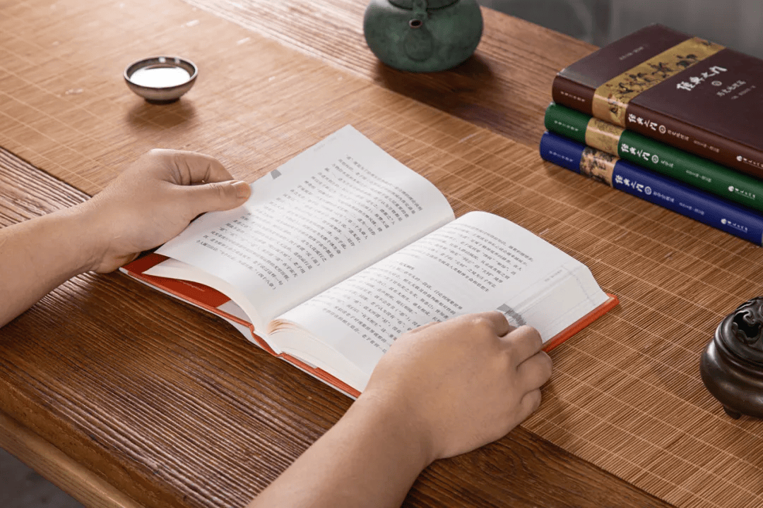 jamesrick_3_a85's tweet photo. [New item alert: The portable "偕阅筒" is here—your go-to for cozy reading anytime, anywhere!] https://t.co/urrFoI5b81