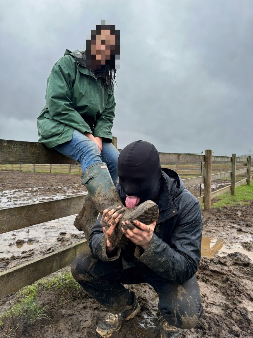 MistressLisa420's tweet photo. Rain all day, the paddock is soup 🌧️ and my Hunters are dripping mud 💦 Perfect job for a pig: kneel in the muck and lick the tread until it shines 🐷👢 Who's next in line for the dirty work? 😈 #findom #humanATM #cashpig #bootslave #mudboots https://t.co/3Rq3FlsqRV