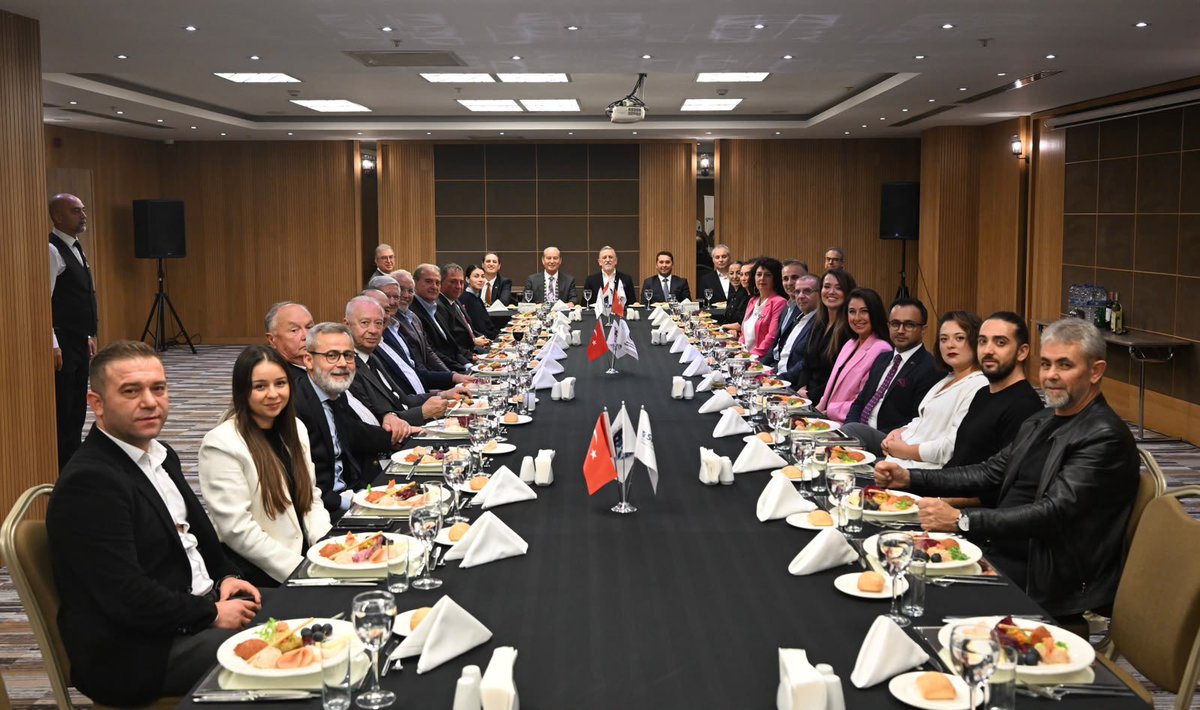 ibrahim_Burkay's tweet photo. Bursa SKAL Kulübü ev sahipliğinde turizm sektörümüzün kıymetli temsilcileriyle bir araya geldik.

BTSO 2030 Vizyonumuz kapsamında Bursa’mızın turizm gelirlerini artıracak, şehrimizi daha fazla ziyaret edilen ve daha uzun süre konaklanan bir destinasyon haline getirecek adımlara büyük önem veriyoruz.

Bu kapsamda özellikle fuar ve kongre turizmine yönelik çalışmalarımız, Organize Ticaret Bölgelerimiz ve Ticari Safari projemizle yüksek gelir grubuna sahip yerli ve yabancı ziyaretçileri Bursa’ya çekecek projeler geliştiriyoruz.

Tarihimiz, kültürümüz, doğamız, sanayimiz ve ticaret gücümüzle Bursa’mızı turizmde de çok daha güçlü bir noktaya hep birlikte taşıyacağız.

Nazik ev sahipliği için SKAL Bursa Başkanı Sayın İsmail Kuru’ya, değerli yönetim kuruluna ve programa kıymetli görüşleriyle katkı sunan tüm turizm profesyonellerimize teşekkür ediyorum.

#GüçlüBursaİçinOmuzOmuza 🔵