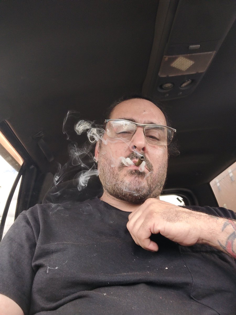 r15426257's tweet photo. @BlazinBruja420 Mmmmmm smoke it 💨💨💨💨 https://t.co/6QFxL8ASsv