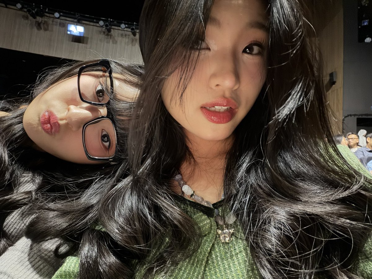 Y_CynthiaJKT48's tweet photo. What a beautiful night to remember 🖤 https://t.co/a5kYxTsOWw