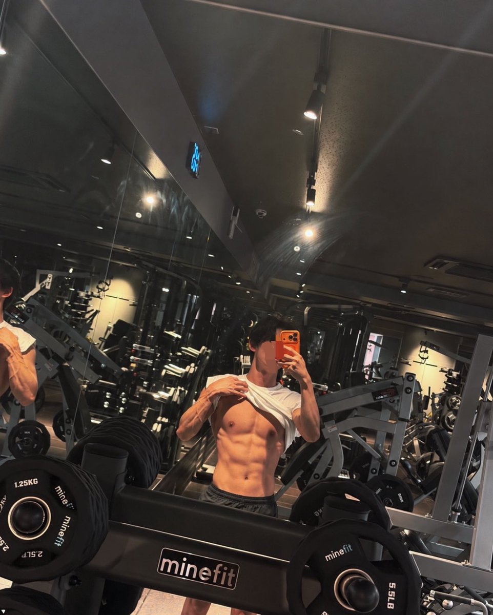 DNMTHERO's tweet photo. ゲームするの忘れるくらい筋トレどハマりしてる https://t.co/8FI3PMO8vq