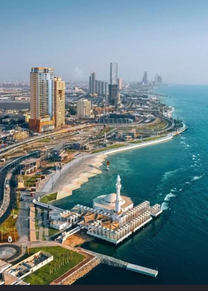 khalidnsoman's tweet photo. #كاس_خليجي_٢٧
#المملكة_العربية_السعودية
#جده

يالله يا جده عروس البحر الأحمر  والجزيرة العربية لها طعم آخر نتمنى زيارتها يارب العالمين حفظ الله جده واهلها وريحة التاريخ المنبعثه من ترابها 🇴🇲❤️🇸🇦 https://t.co/nCiaIVIoTV