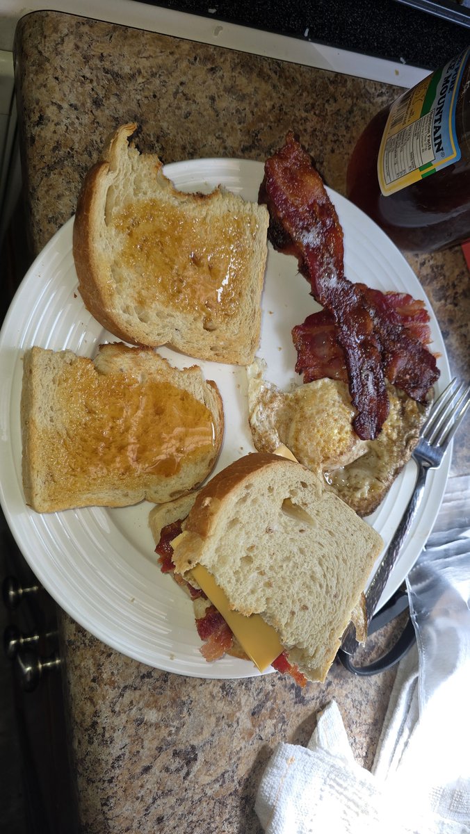 Freakkex's tweet photo. Brekky =-= https://t.co/27kaHzmy1H