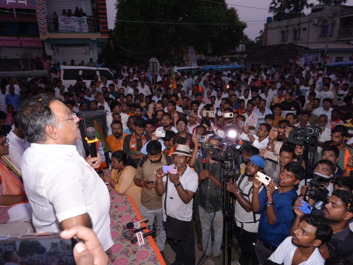 SamikBJP's tweet photo. রেজিনগর বিধানসভা উপনির্বাচনে বিজেপি প্রার্থী শ্রী শাঁখারভ সরকারের সমর্থনে নির্বাচনী প্রচার। https://t.co/2cgQmc8E2c