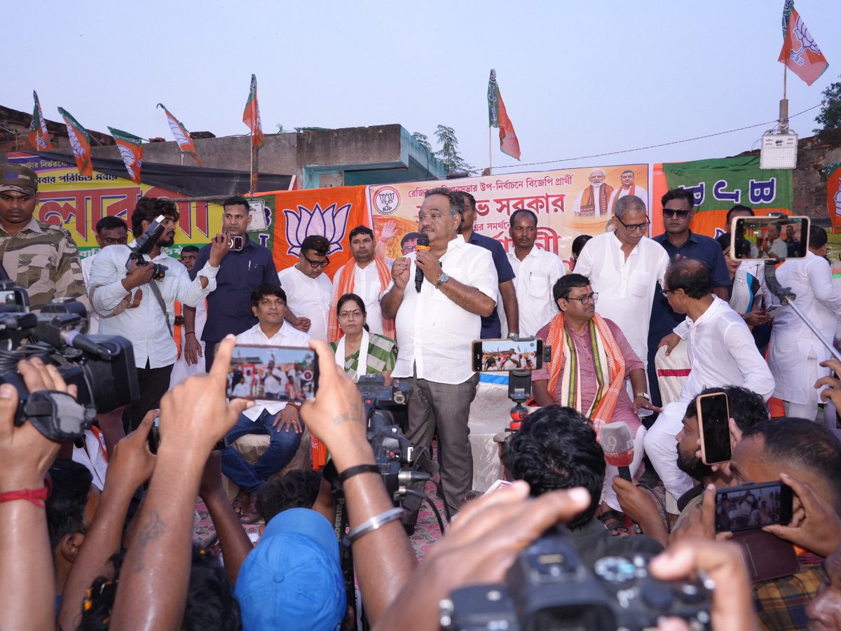 SamikBJP's tweet photo. রেজিনগর বিধানসভা উপনির্বাচনে বিজেপি প্রার্থী শ্রী শাঁখারভ সরকারের সমর্থনে নির্বাচনী প্রচার। https://t.co/2cgQmc8E2c