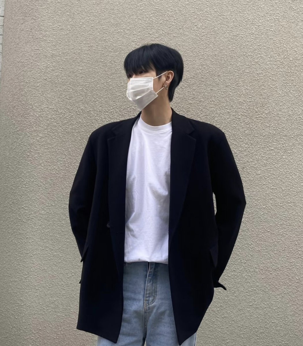 Q72ly's tweet photo. 딴딴어깨랑 세로로 긴거 조으니까~
남자가 코트를 매시즌마다 입엇으면 좋겠어 https://t.co/YedVLZtwiy