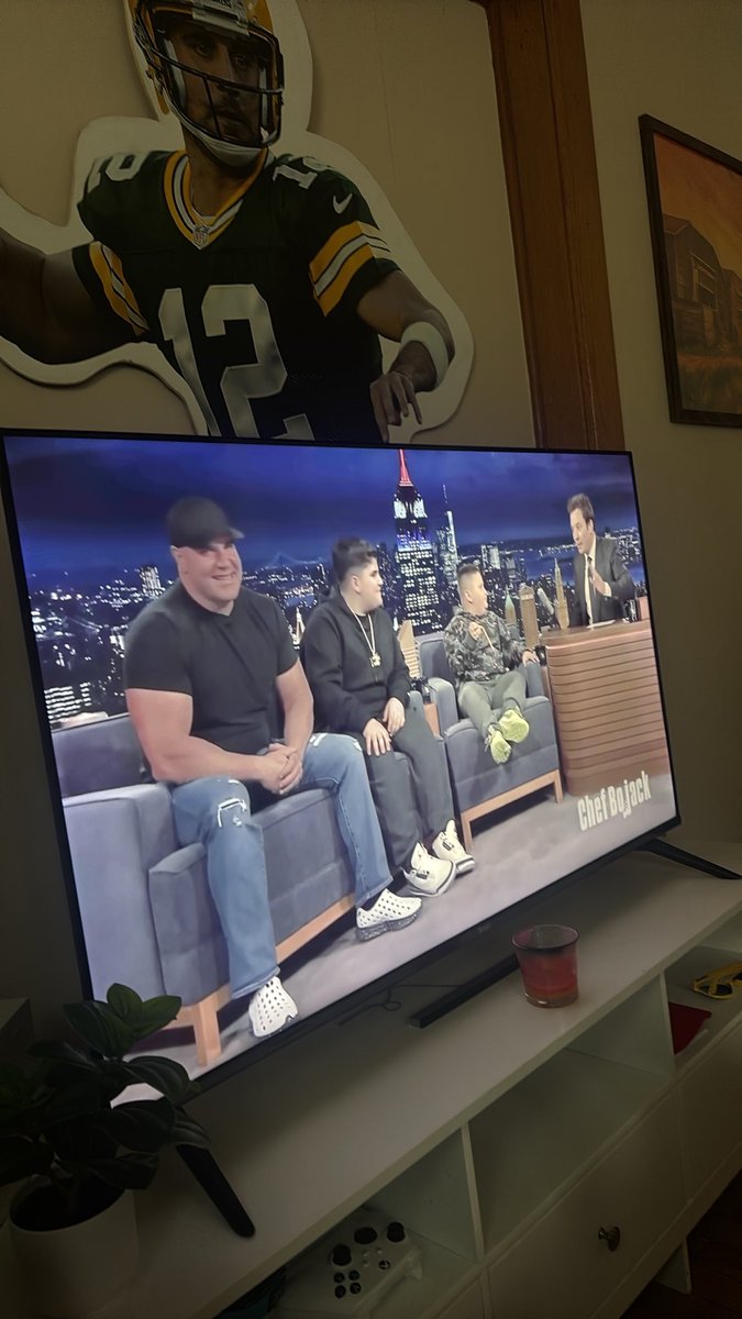 dmittsmurph's tweet photo. When your first class gets cancelled, you must watch a body-language analysis of the Costco guys and Rizzler on Jimmy Fallon #ilovecollege #expand https://t.co/tk2vcNdn19