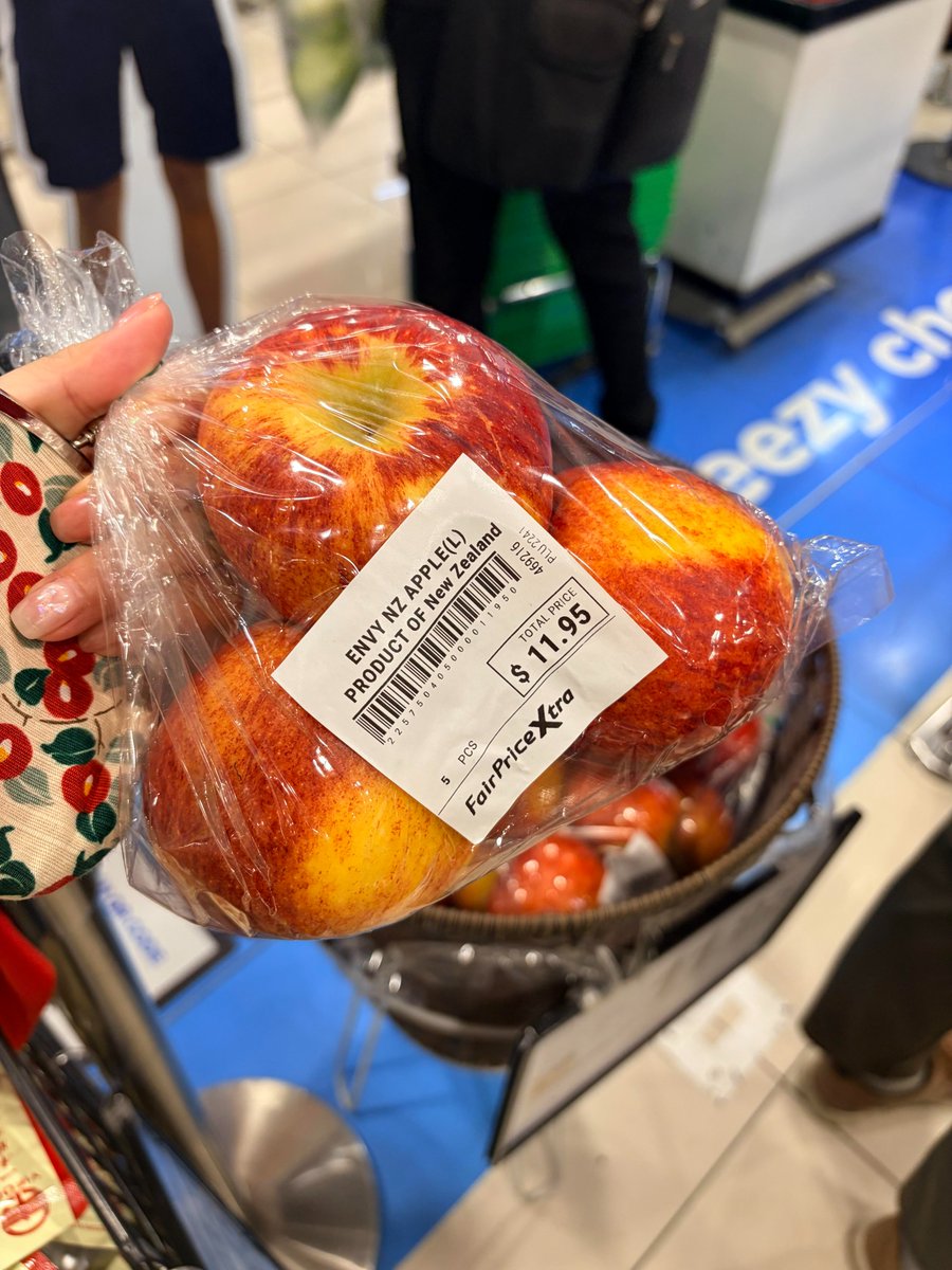Calistaxcv's tweet photo. Small purchases in Singapore. https://t.co/BtozQDscsS