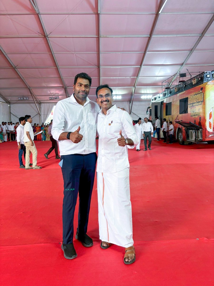 arunraajkg's tweet photo. அனுபவமும், உழைப்பும், மக்கள் தலைவனின் ஆளுமையும் கைகோர்த்த மேடை…

@BussyAnand | @AadhavArjuna | @KASengottaiyan | @AdvocateVenkatP | @TamilanParthib1 | @Balajierodetvk | https://t.co/vMdDMSbeb8