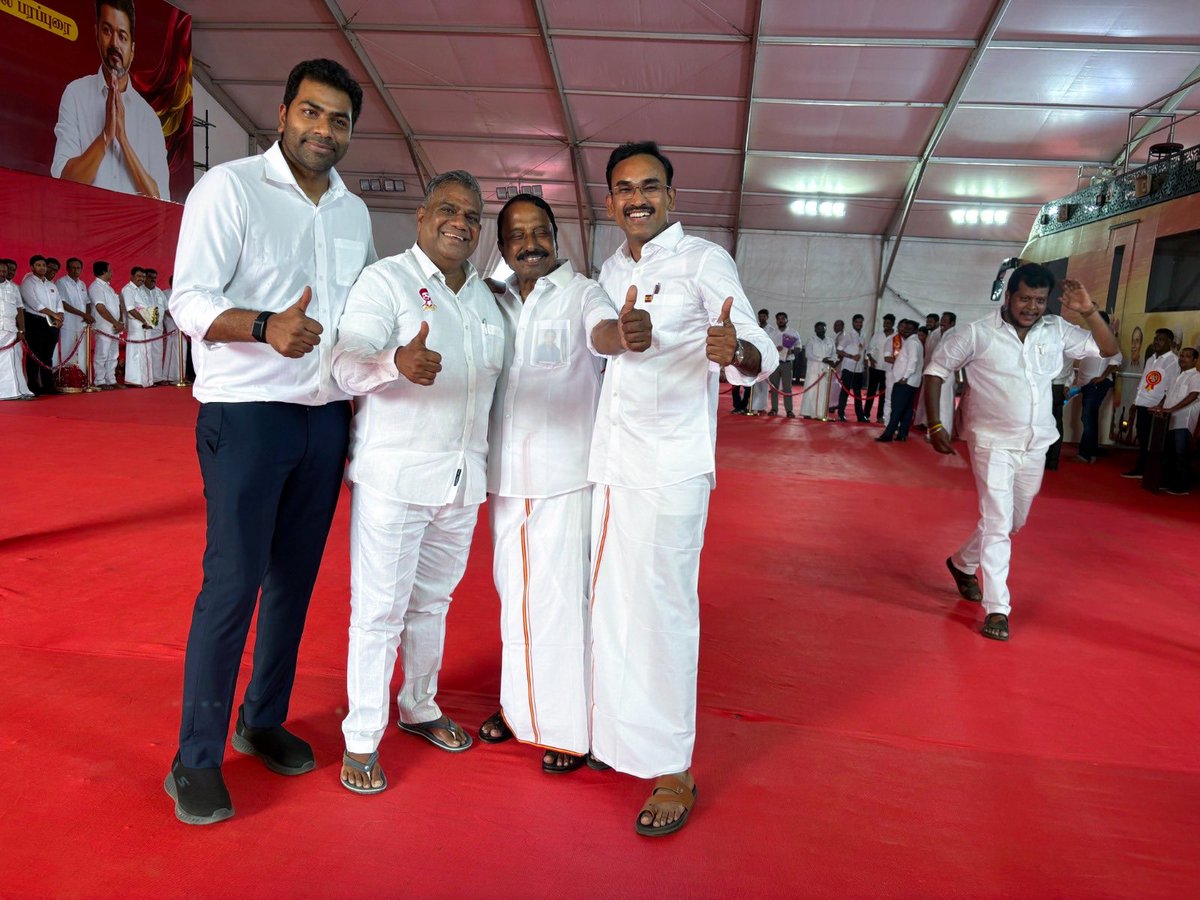 arunraajkg's tweet photo. அனுபவமும், உழைப்பும், மக்கள் தலைவனின் ஆளுமையும் கைகோர்த்த மேடை…

@BussyAnand | @AadhavArjuna | @KASengottaiyan | @AdvocateVenkatP | @TamilanParthib1 | @Balajierodetvk | https://t.co/vMdDMSbeb8