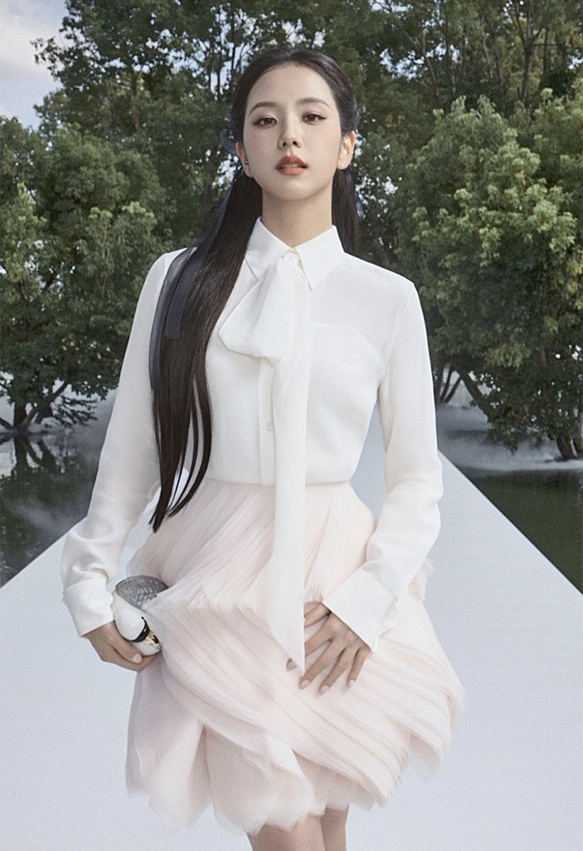 KPOP9j's tweet photo. Dior posted  there main star #jisoo  on there instagram https://t.co/jvEVQvLfWA