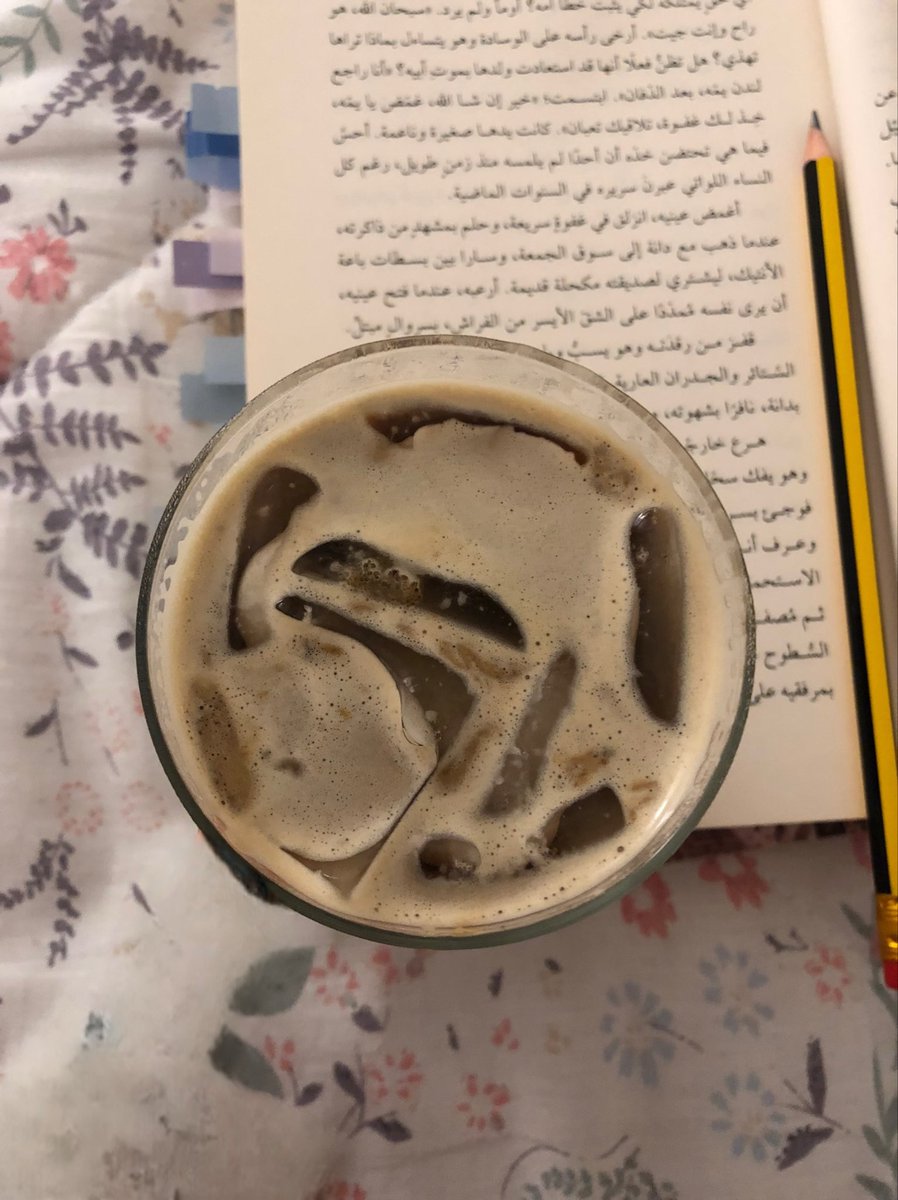 riw_o7's tweet photo. عدوة القراءة https://t.co/TNAHiAPsHy