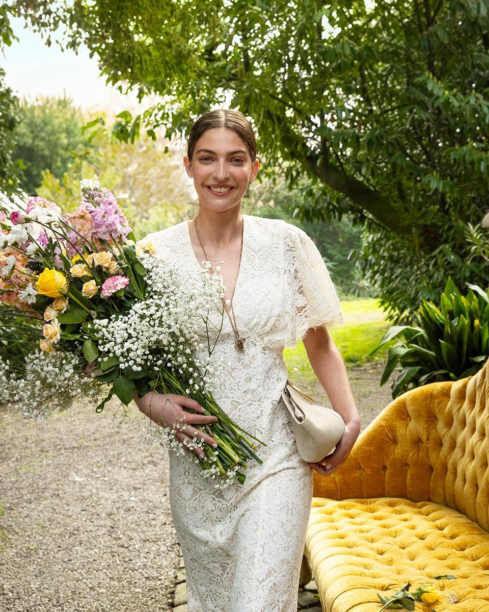 josefreire6's tweet photo. White flows gently with an unforced sense of freedom… capturing a bohemian elegance that feels peaceful, gentle, and beautifully unrestricted. https://t.co/Y1cXw2Vpb3