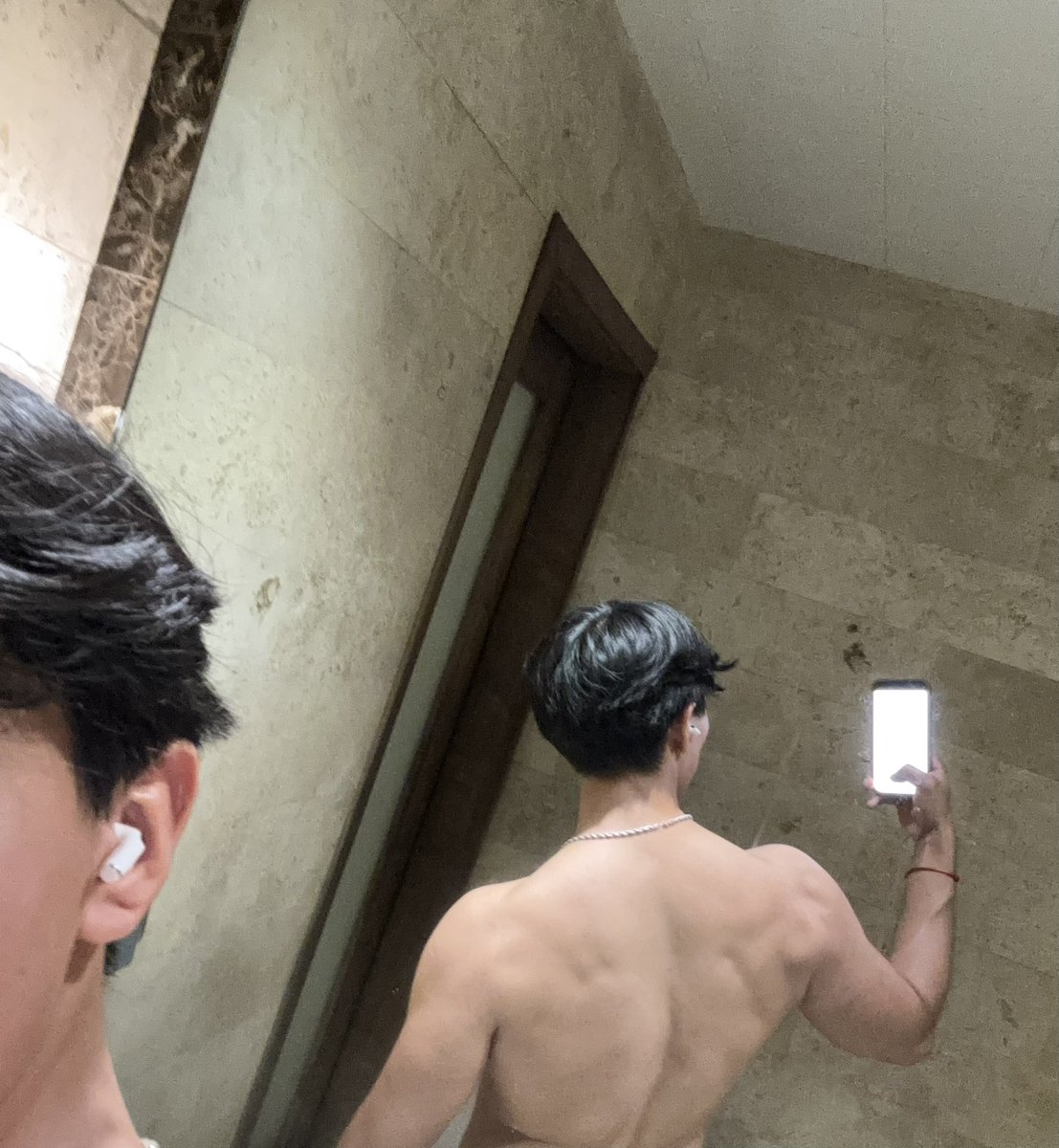 natagaels's tweet photo. Sí me encerraran en

un cuarto con todas

las mujeres que e

amado en toda mi

vida, ****** me

preguntaría por qué

estamos solos,

mientras mí corazón

late tan rápido qué

dice las palabras que

aún no han salido de

mí https://t.co/welu56sQFf