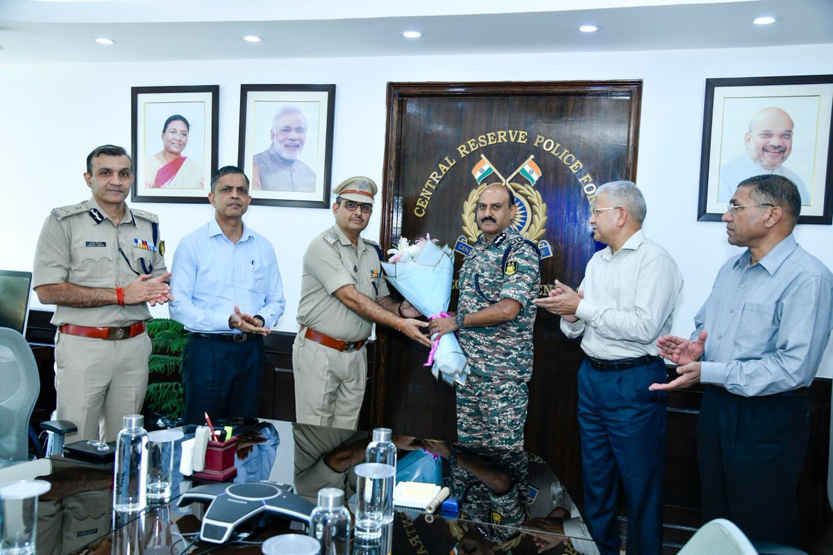 crpfindia's tweet photo. Celebrating a Distinguished Journey of Service

Insp/Min Ashok Kumar was accorded a warm farewell by DG, CRPF, Shri @gpsinghips, along with senior officers, at Force HQ, on the completion of more than 35 years of dedicated service to the Force.

Insp/Min Ashok Kumar joined CRPF in 1990 as Ct/GD and, after successfully passing the Departmental Examination, was appointed as ASI/Min in July 2000. He served with utmost dedication across various parts of the country, including J&K, Uttar Pradesh, Arunachal Pradesh, Assam and Odisha, at various ranks.

His distinguished service was recognised with the Ati Utkrisht Seva Medal and DG’s Commendation Certificate on multiple occasions.

CRPF salutes his exemplary service and steadfast dedication to the Force and the Nation, and extends its best wishes to him for good health, happiness and a fulfilling journey ahead.

#NationFirst
#Vandematram150 
#MissionNaxalMuktBharat2026
@gpsinghips
@crpf_j
@CentralZoneCrpf
@northeast_zone
@southzone_hyd