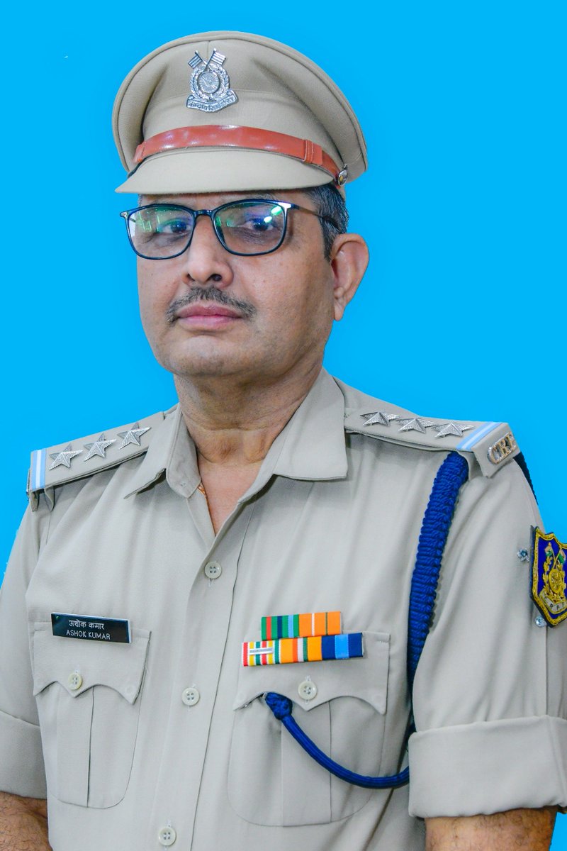 crpfindia's tweet photo. Celebrating a Distinguished Journey of Service

Insp/Min Ashok Kumar was accorded a warm farewell by DG, CRPF, Shri @gpsinghips, along with senior officers, at Force HQ, on the completion of more than 35 years of dedicated service to the Force.

Insp/Min Ashok Kumar joined CRPF in 1990 as Ct/GD and, after successfully passing the Departmental Examination, was appointed as ASI/Min in July 2000. He served with utmost dedication across various parts of the country, including J&K, Uttar Pradesh, Arunachal Pradesh, Assam and Odisha, at various ranks.

His distinguished service was recognised with the Ati Utkrisht Seva Medal and DG’s Commendation Certificate on multiple occasions.

CRPF salutes his exemplary service and steadfast dedication to the Force and the Nation, and extends its best wishes to him for good health, happiness and a fulfilling journey ahead.

#NationFirst
#Vandematram150 
#MissionNaxalMuktBharat2026
@gpsinghips
@crpf_j
@CentralZoneCrpf
@northeast_zone
@southzone_hyd
