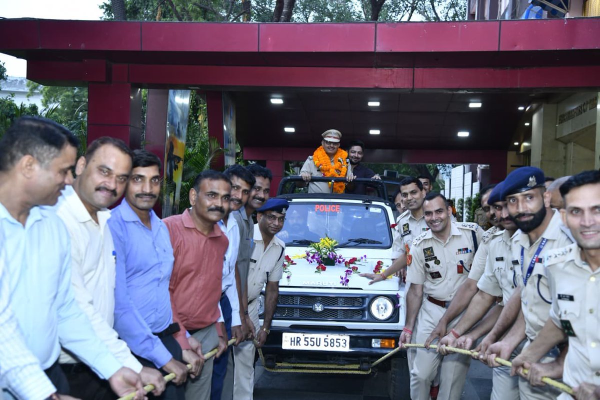 crpfindia's tweet photo. Celebrating a Distinguished Journey of Service

Insp/Min Ashok Kumar was accorded a warm farewell by DG, CRPF, Shri @gpsinghips, along with senior officers, at Force HQ, on the completion of more than 35 years of dedicated service to the Force.

Insp/Min Ashok Kumar joined CRPF in 1990 as Ct/GD and, after successfully passing the Departmental Examination, was appointed as ASI/Min in July 2000. He served with utmost dedication across various parts of the country, including J&K, Uttar Pradesh, Arunachal Pradesh, Assam and Odisha, at various ranks.

His distinguished service was recognised with the Ati Utkrisht Seva Medal and DG’s Commendation Certificate on multiple occasions.

CRPF salutes his exemplary service and steadfast dedication to the Force and the Nation, and extends its best wishes to him for good health, happiness and a fulfilling journey ahead.

#NationFirst
#Vandematram150 
#MissionNaxalMuktBharat2026
@gpsinghips
@crpf_j
@CentralZoneCrpf
@northeast_zone
@southzone_hyd