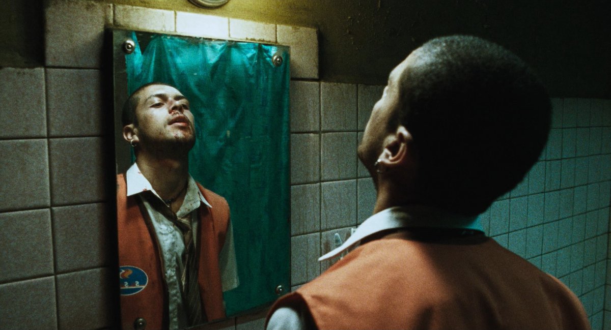 filmfr4me's tweet photo. Amores Perros (2000)
director: Alejandro G. Iñárritu https://t.co/Nr6DcqPMzp