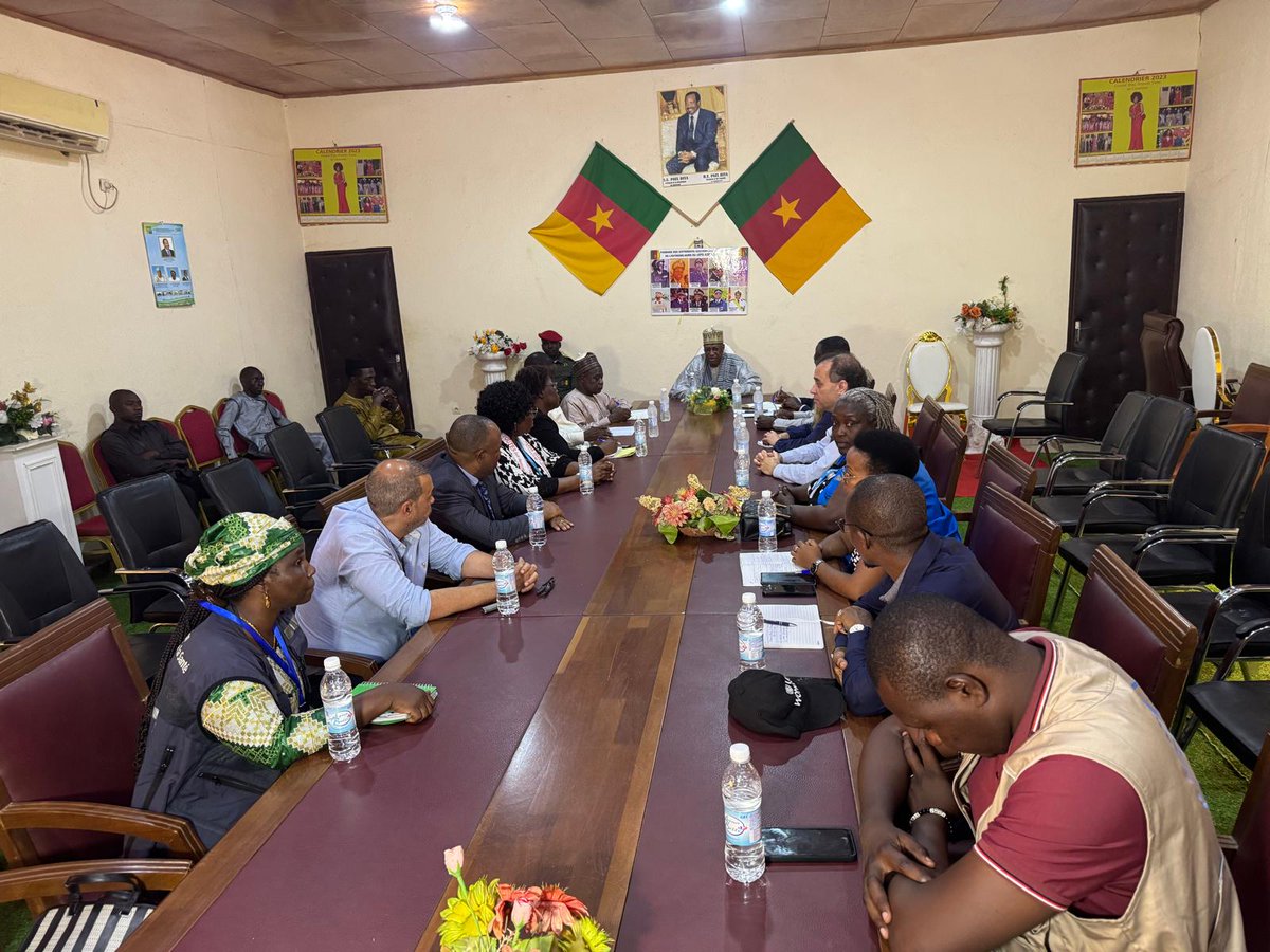 PNUDCameroun's tweet photo. 🇨🇲 The future of the Far North lies in stronger institutions, greater opportunities, and resilient communities.

These priorities were at the heart of discussions between the Governor of the Far North Region, @Midjiyawa Bakary, and UN RC/HC @IssaSanogoUN, accompanied by @PNUDCameroun ,@Chris_Charbon and all UN office heads in the Far North as they explored avenues for deepening cooperation on humanitarian, development, climate resilience, stabilization, and inclusive growth.

#LeaveNoOneBehind