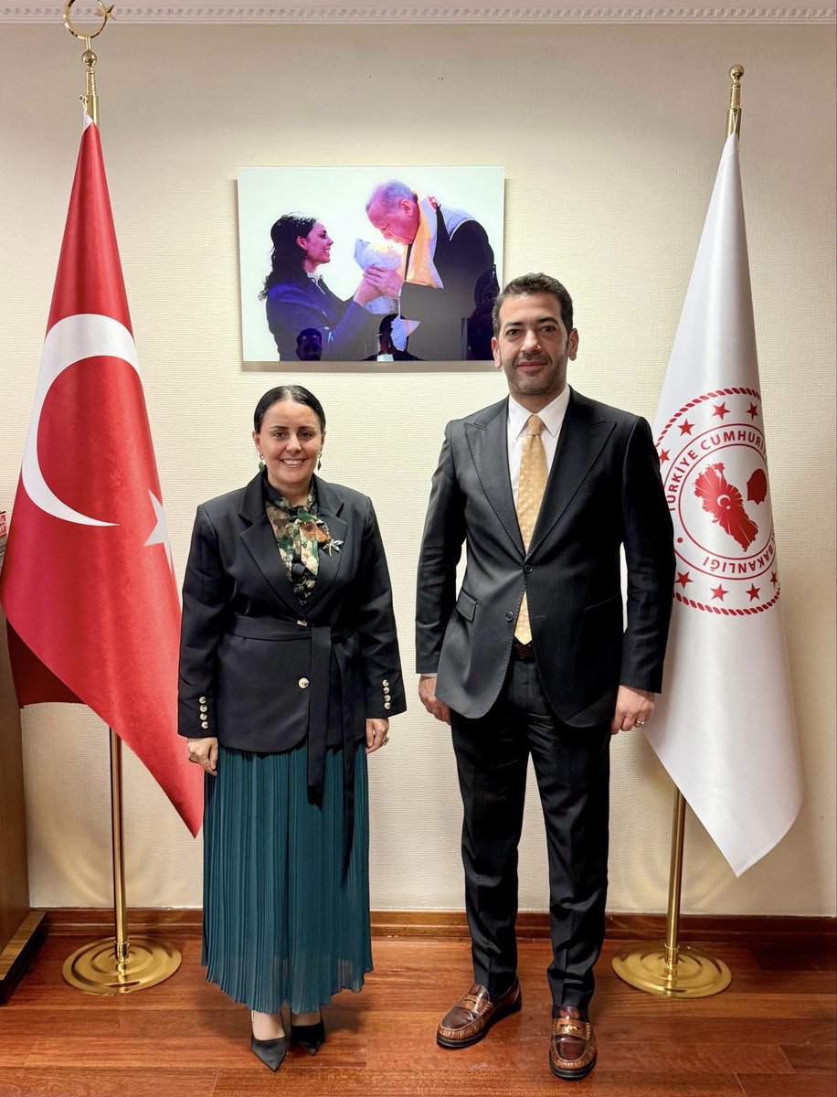 hatice_atan73's tweet photo. 📌 AK Parti Osmaniye İl Başkanı Mehmet Sadi Binboğa
📌 Yerel Yönetimler Başkanı Piran Akyüz
📌 Türk Devletleriyle İlişkiler Başkanı Mehmet Ali Aşlamacı 
📌 Kırklareli İl Kadın Kolları Başkanı Canan Erol Genim ile Bakanlığımız da bir araya geldik.

Sokak sokak, kapı kapı dolaşarak sahada büyük bir gayret ve özveriyle çalışan teşkilat mensuplarımız, AK davamızın esas gücüdür.

Milletimize hizmet etme heyecanıyla gecesini gündüzüne katan tüm yol arkadaşlarımıza gönülden teşekkür ediyorum.

Rabbim birlik, beraberlik ve kardeşliğimizi daim eylesin.

@sadibinboga
@PiranAkyuz
@Mhmtaslmac32
@cananerol4