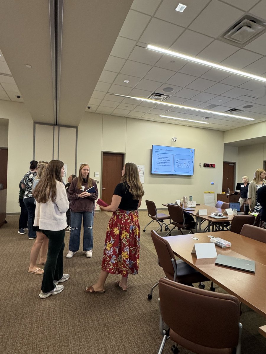 N2Learning's tweet photo. Session 2 of Frisco ISD’s Teacher Leadership Institute! 💜 Teacher leaders digging into the 7 Keys to Creative Collaboration—learning WITH and FROM one another. #TLI https://t.co/rdyl2Ds1dM