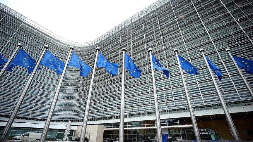 GredLestrade's tweet photo. The flag of the European Union flutters, symbolizing unity and strength. In the face of 'hybrid' threats, Europe is working together to build a more robust defense system. https://t.co/iUUTslfLBo