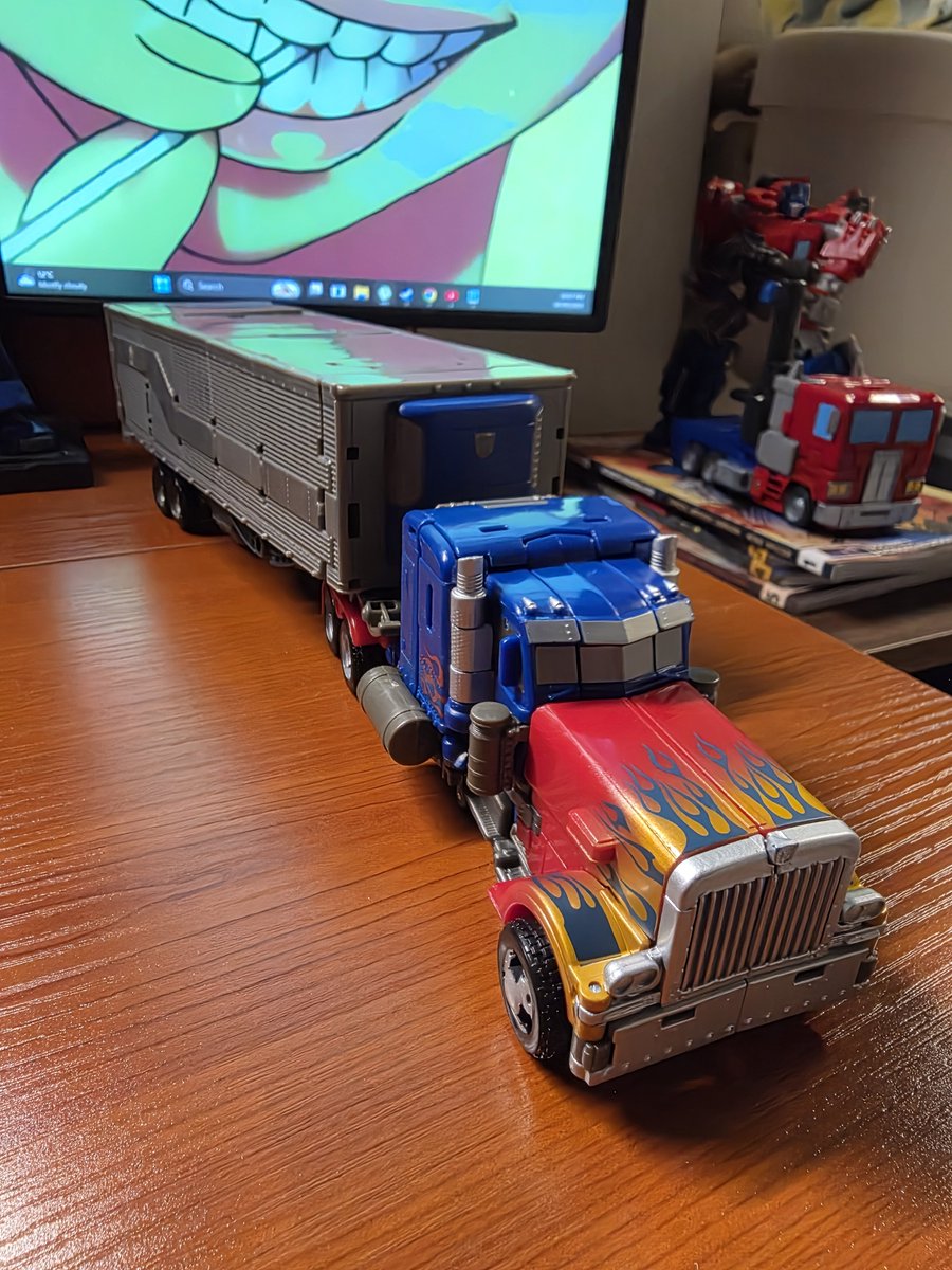 alexanderluis's tweet photo. What a beast of an alt mode, such a fun figure. https://t.co/LK61L2jkGU