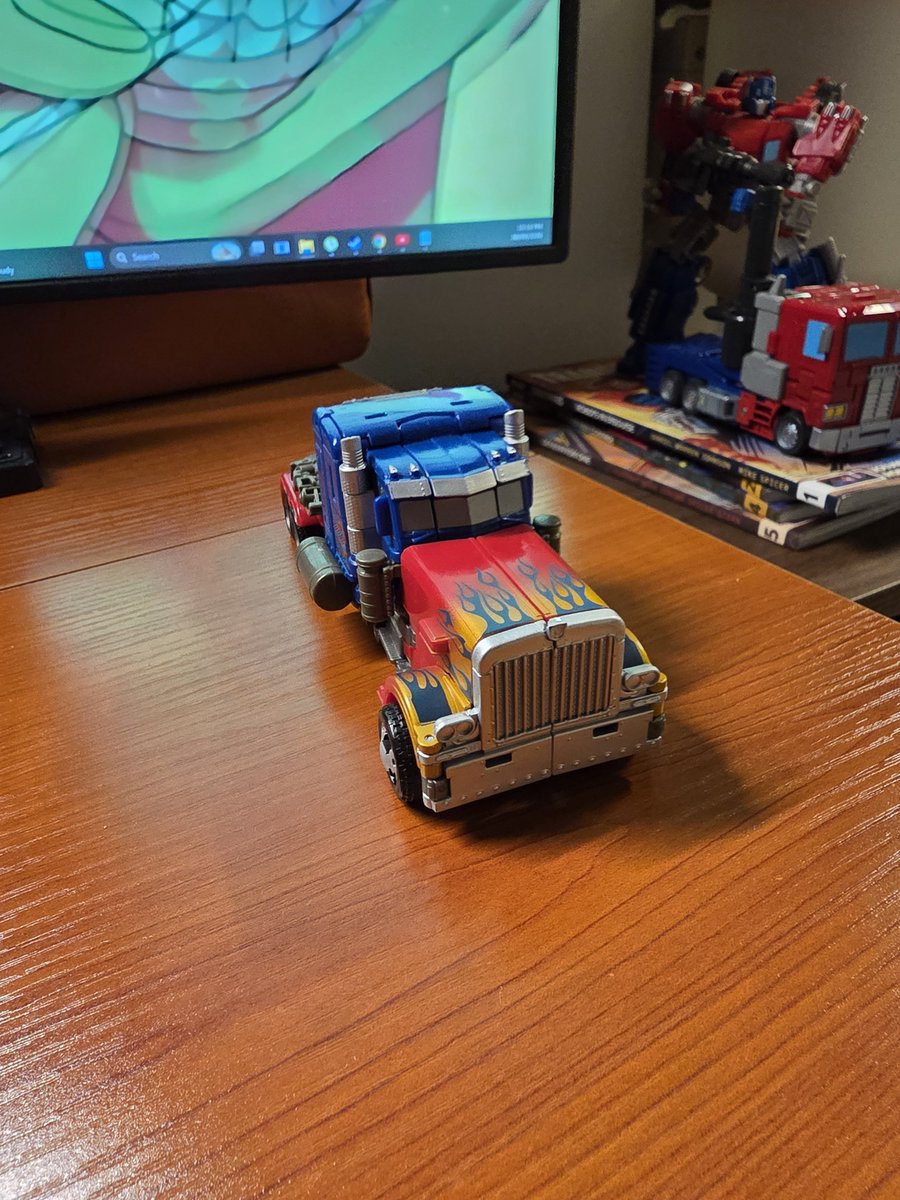alexanderluis's tweet photo. What a beast of an alt mode, such a fun figure. https://t.co/LK61L2jkGU