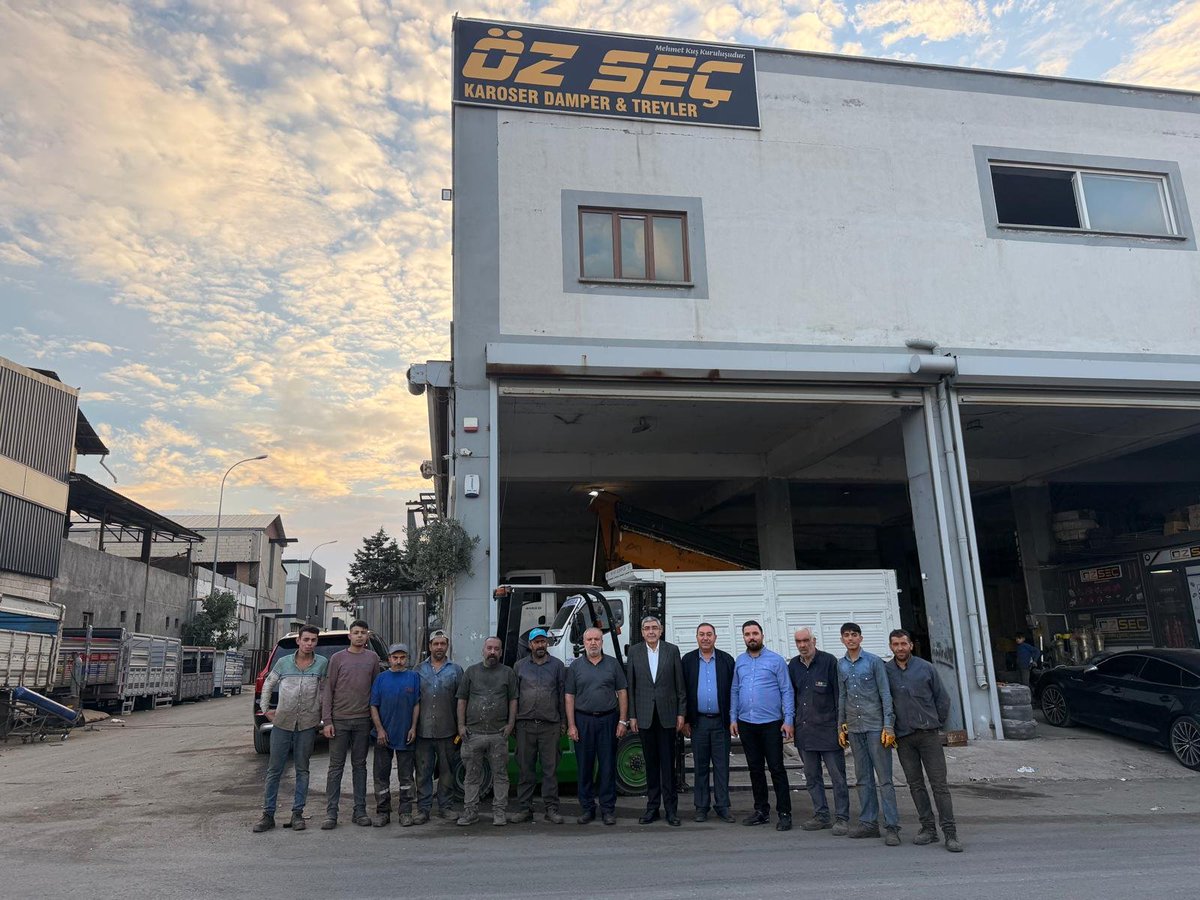 EyupOzkececi's tweet photo. 📍Öz Seç karoser

Geçmiş dönem AK Parti İl yönetim  kurulu üyemiz Sn. Derviş Kuş'u işyerinde ziyaret ederek, bereketli kazançlar diledik.

Nazik misafirperverlikleri için şükranlarımı sunuyorum.

@DevrisKus
@OMarakoglu
@AKPartiG_Antep https://t.co/CSWfYDc0u2
