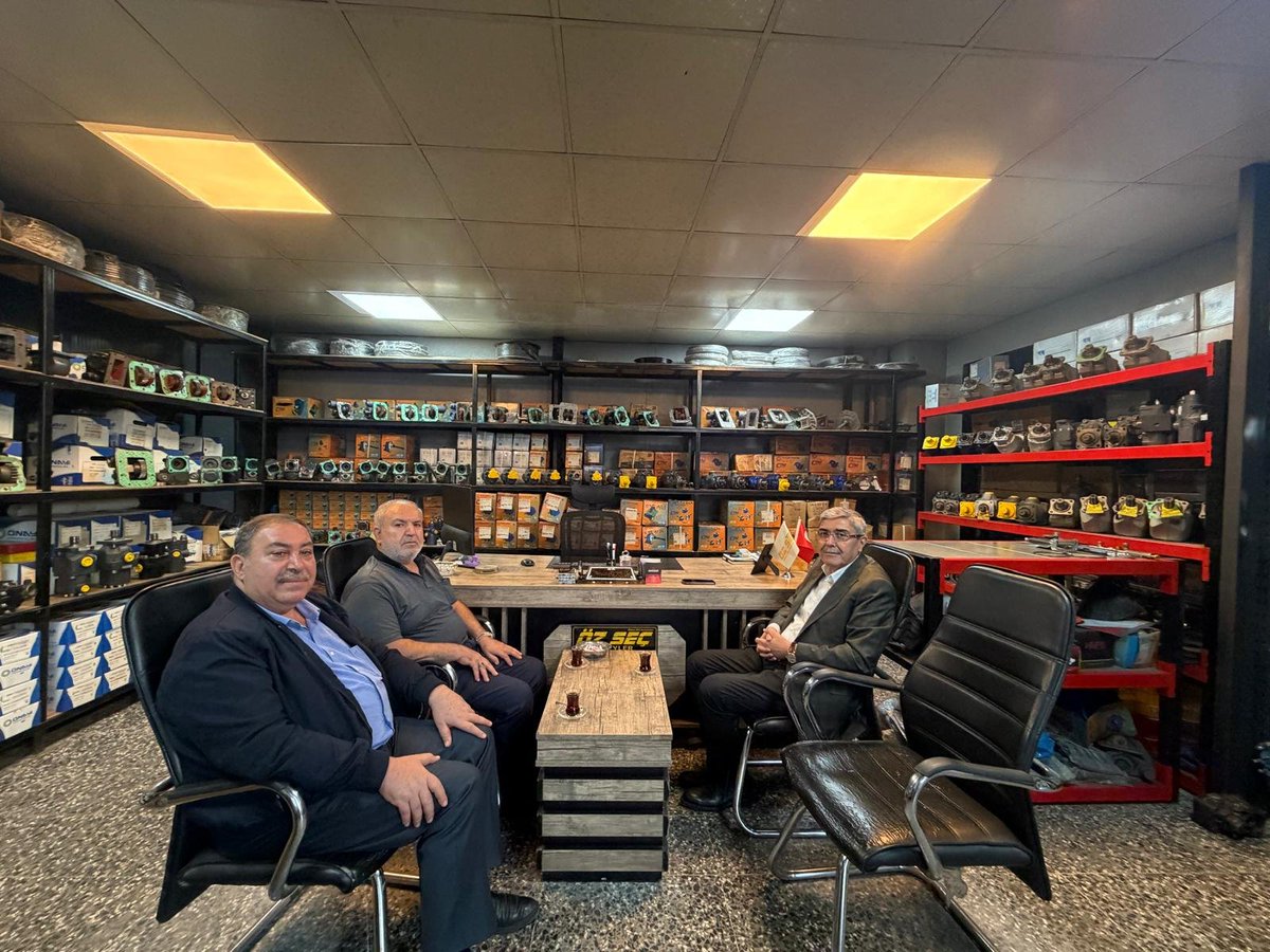 EyupOzkececi's tweet photo. 📍Öz Seç karoser

Geçmiş dönem AK Parti İl yönetim  kurulu üyemiz Sn. Derviş Kuş'u işyerinde ziyaret ederek, bereketli kazançlar diledik.

Nazik misafirperverlikleri için şükranlarımı sunuyorum.

@DevrisKus
@OMarakoglu
@AKPartiG_Antep https://t.co/CSWfYDc0u2