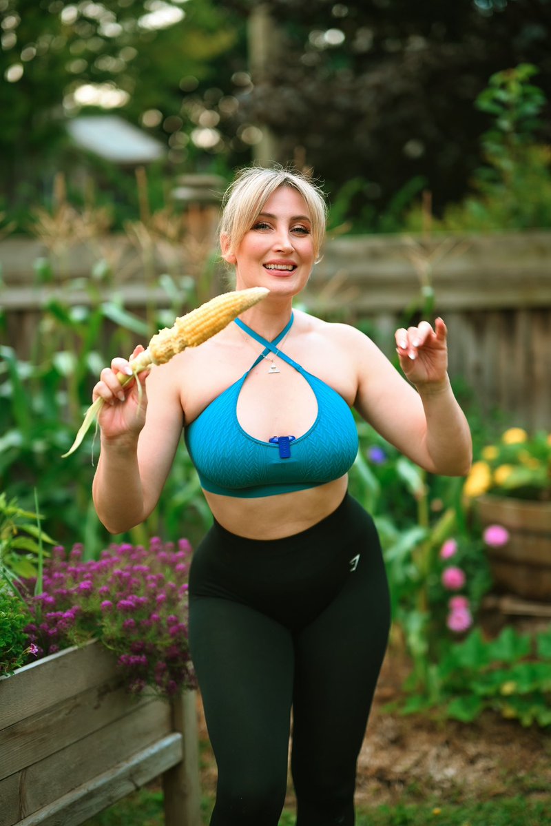 WolfOfTheWild3's tweet photo. Feast for the senses & the eyes 🌽
#gardengirl #harvestseason #growingfood #veggiegarden https://t.co/A92uRSYh90
