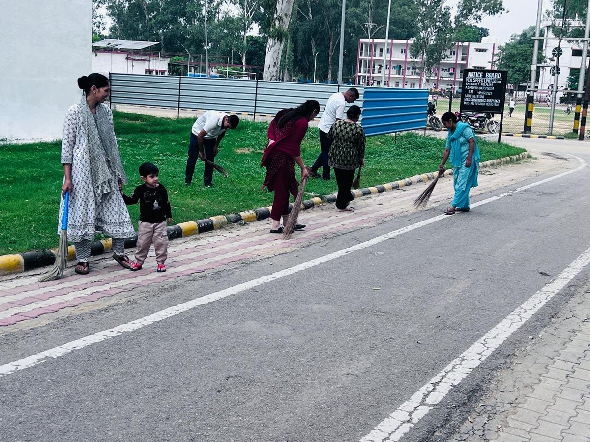 westerncomd_IA's tweet photo. स्वच्छता में सहभाग | Swachh Bharat, Viksit Bharat 🇮🇳
Under #SwachhataHiSeva2026, personnel at #Dappar translated commitment into action through cleanliness drives, tree plantation, awareness initiatives and community participation, contributing towards cleaner surroundings and a greener, healthier environment.
Every clean space. Every planted sapling. Every responsible action - a step towards Swachh Bharat. The #IndianArmy remains committed to fostering environmental responsibility, sustainable practices and Jan Bhagidari, contributing to a cleaner, greener and stronger Nation.
Clean Today. Green Tomorrow. Stronger Together.
#SwachhBharat
#NationFirst
#CleanAndGreen
#SHS2026
#SpecialCampaign6
@adgpi
@SpokespersonMoD
@prodefencechan1
@prodefencejammu
@SwachhBharatGov
@SwachhBharat
@MoHUA_India
@MoJSDDWS