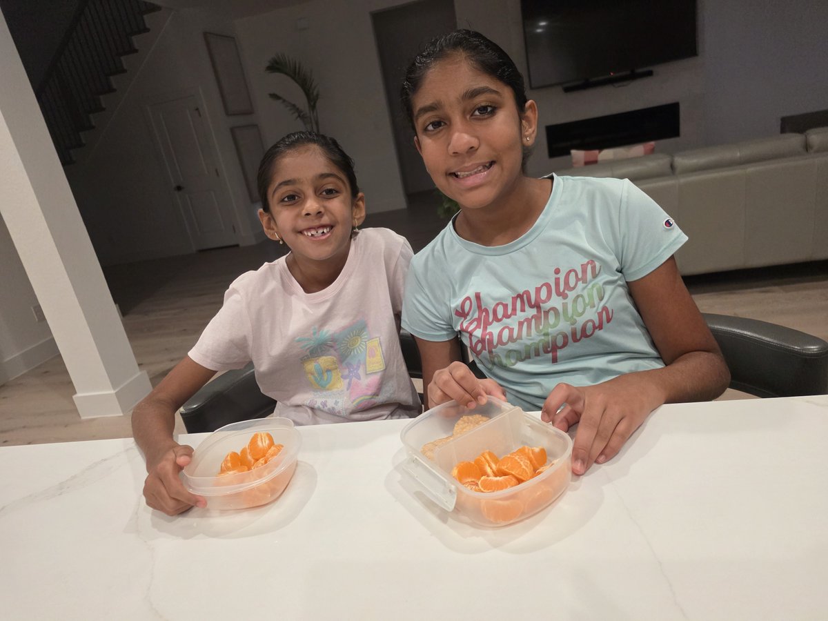 TynerTyners's tweet photo. I'm so proud of these Bluebonnet Bears for fueling their bodies with healthy, nutritious, foods during the KTK 21-Day Snacking Challenge @BluebonnetES #ktk21day https://t.co/zvXNvdtrWQ