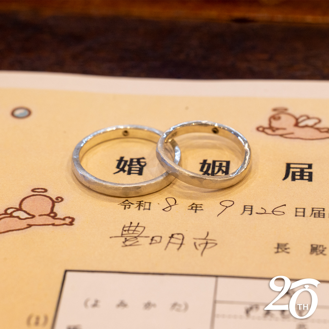 kenichy's tweet photo. 入籍日、とりあえず「トライアルリング」お渡し。まもなく入籍日だけど結婚指輪は間に合わない...、そんな時にはこんな手法も。喜んでいただけて良かった。...ブログ更新
https://t.co/G0a3ngAHsg https://t.co/WEW2KKa0VS