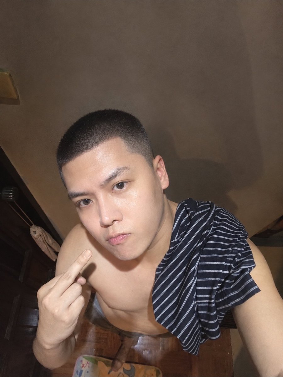 bbbosssXXX's tweet photo. รางวัลคนนอนดึก https://t.co/oNyp4JJvfL