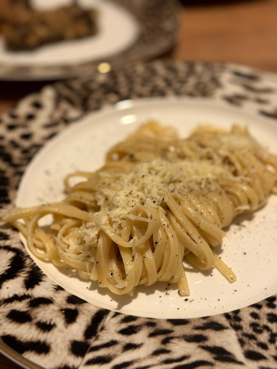 gururcum's tweet photo. cacio e pepe https://t.co/1iPysS41iM