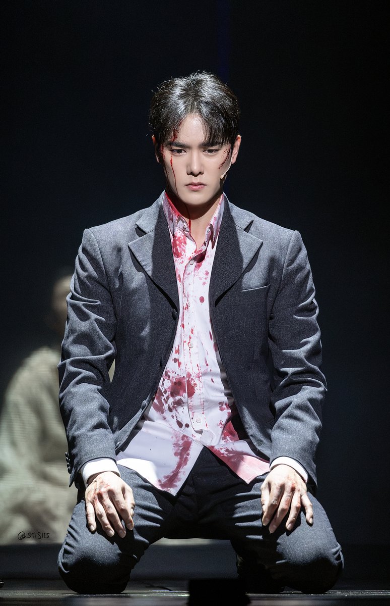silslis_pic's tweet photo. 2026. 9. 30. 곤 투모로우 스페셜 커튼콜 '조선의 붕괴'
윤소호 한정훈

세상 끝에 몰린 절망
터져버린 붉은 심장
의미 없이 끝난 죽음
부질 없이 끝난 몸부림
마지막 한 서린 통곡

#윤소호 #곤투모로우 https://t.co/cXKIWkN8v5