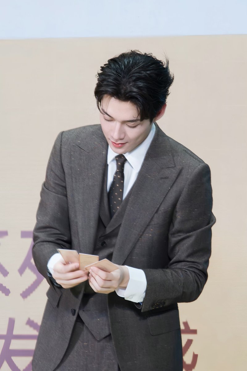 Ljin0y35's tweet photo. Kim Yoonsik has arrived, and we’re already looking forward to what’s next. 🍀😽🩵🩵🩵

KIM YOON SIK PARIS FASHION WEEK

#KIMYOONSIKPFWSS27
#YOONSIKINPARIS https://t.co/8XLYjSrZqu
