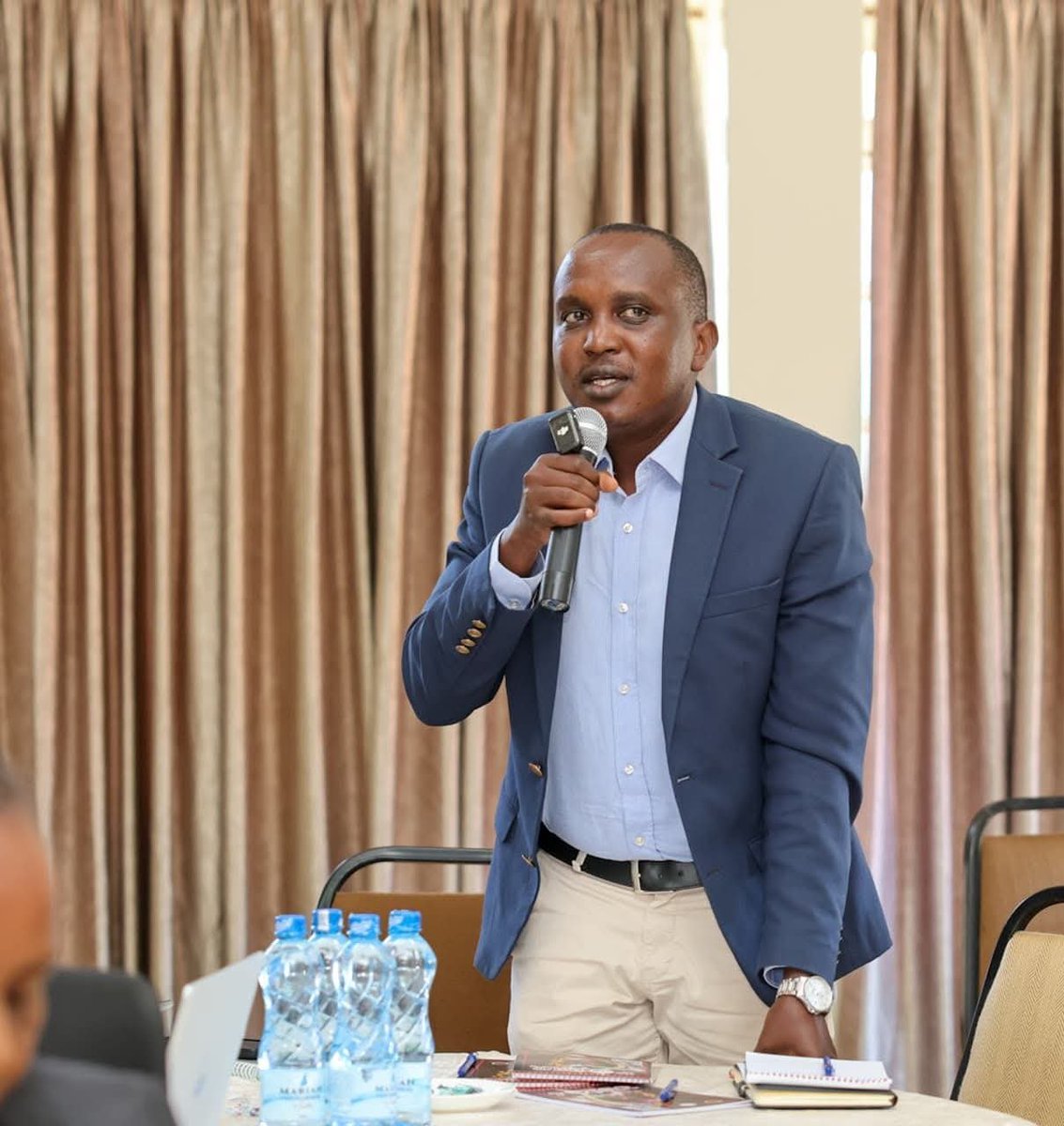 KituiOnline's tweet photo. With El Niño rains approaching, Makueni County is taking steps to protect lives and livelihoods in flood hotspot areas like Sultan Hamud and Kilungu. Residents are urged to stay vigilant and never cross flooded rivers. #KituiOnline #MakueniCounty #ElNinoPreparedness #SafetyFirst https://t.co/thv7CtDWoq