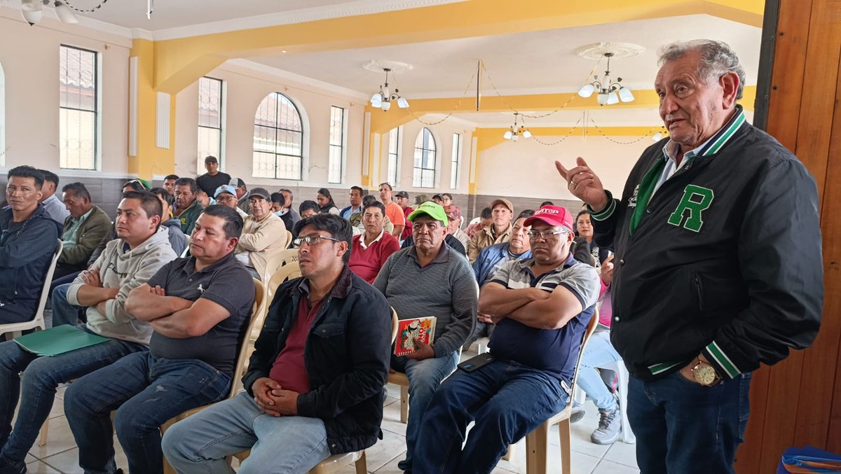SRIoficialEc's tweet photo. #SRIenCarchi

En el cantón Montúfar, capacitamos a varios transportistas sobre las reformas tributarias en el transporte comercial.

Así impulsamos su cumplimiento fiscal. https://t.co/FcJbuBxeNx