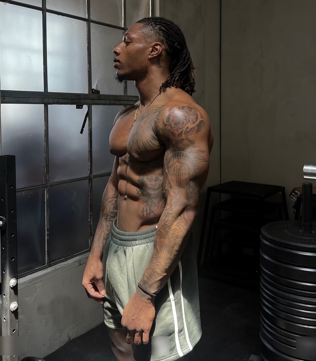 nastydreadsrp's tweet photo. Dreveon Hamilton. 24 years young. London born. Currently living in NYC. Personal trainer trying to make a living. Part time influencer. Makes music on the side. Tattoo enthusiast. Homebody despite what people think. Straight and not looking. Kinks are beyond extreme. HMU. https://t.co/JDW9J0rMdf