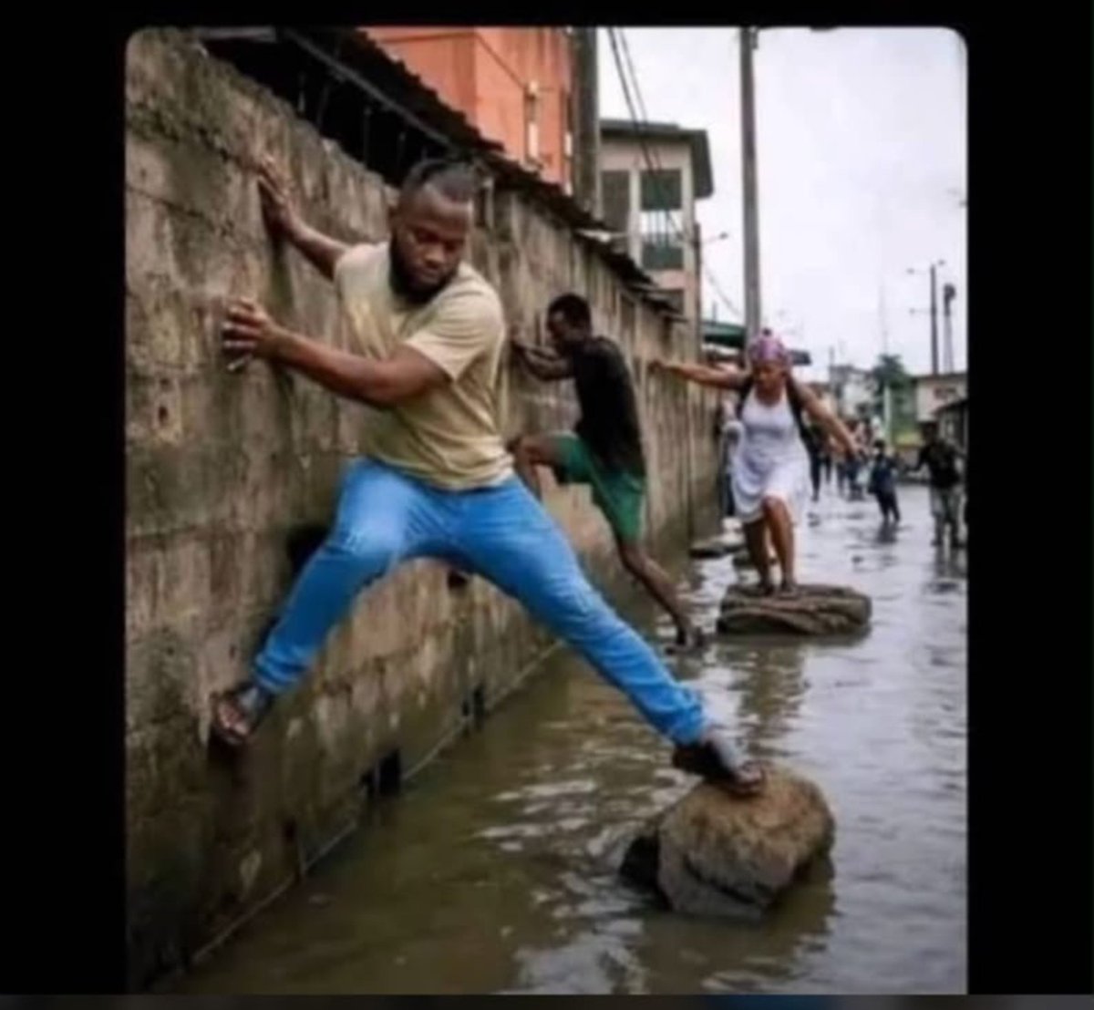 bigzilla476's tweet photo. If you no get skills for this Ph just dey inside house 🧏‍♂️ https://t.co/tXY80lVThG