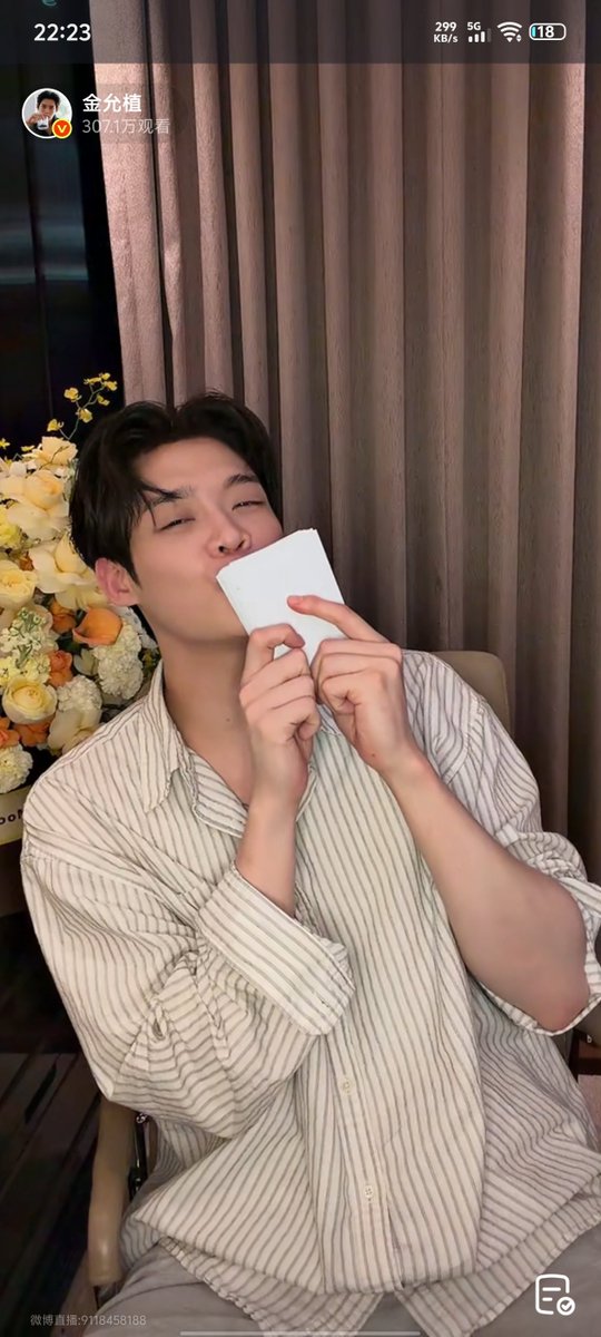 sulkoharu's tweet photo. First Paris moments, first memories, and hopefully many more to come. 🥰🥰💙

KIM YOON SIK PARIS FASHION WEEK

#KIMYOONSIKPFWSS27
#YOONSIKINPARIS https://t.co/Gq9xKFeOKQ