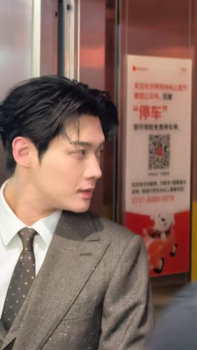 Silasjia's tweet photo. Here’s to the first of many beautiful Paris moments. ✧₍^˶- ˕ -˵^₎✧😽

KIM YOON SIK PARIS FASHION WEEK

#KIMYOONSIKPFWSS27
#YOONSIKINPARIS https://t.co/JViRwXx1PI